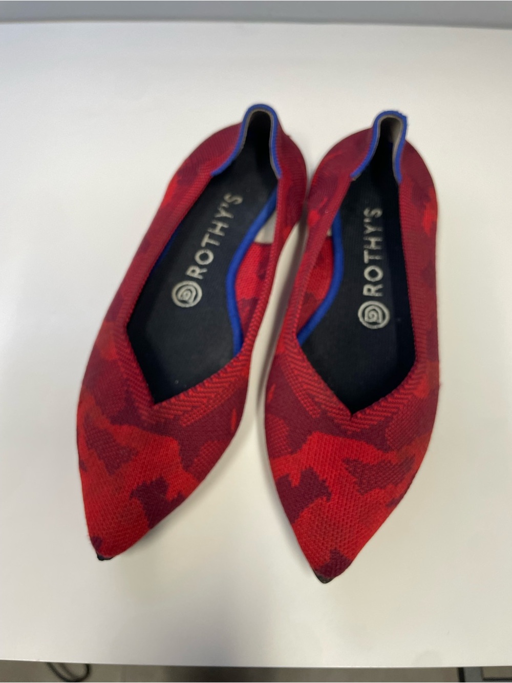 ROTHY’S.  Woman’s  Red Knit Pointed Flats with Blue Trim.  Sz 7.5